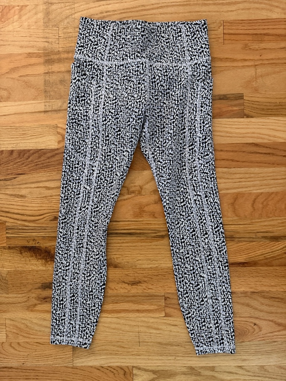 NWOT Athleta Black and White Speckle Print Leggings
